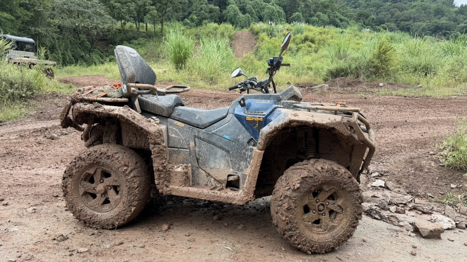 SWM Trailhunter після випробувань на глині та в багнюці у Китаї